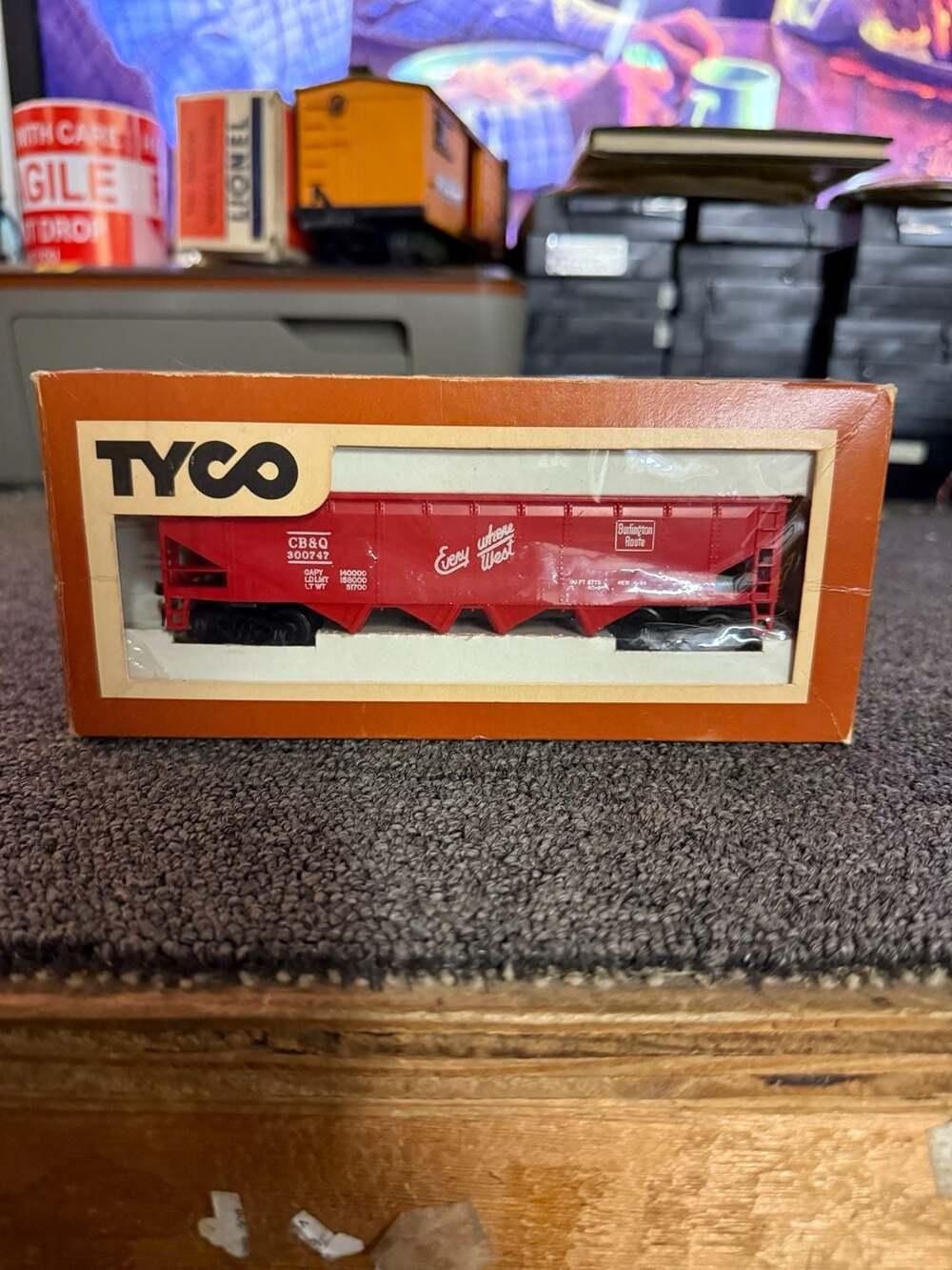Tyco HO Scale Non-Operating Burlington Hopper Car CB&Q 300747 Model 344B:250
